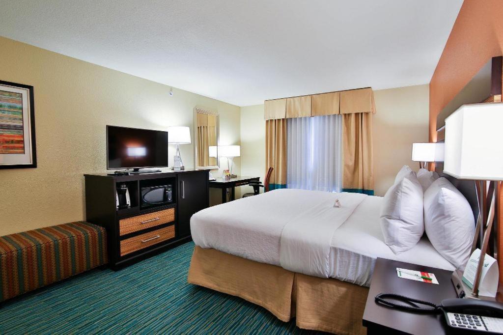 Holiday By Ihg Bismarck