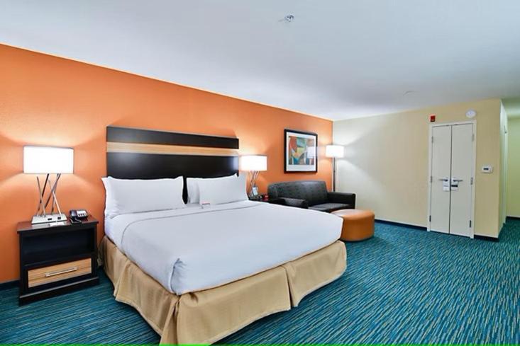 Holiday By Ihg 3*